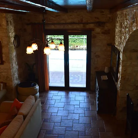 Julieta Stone Villa Antipata (Erisos)