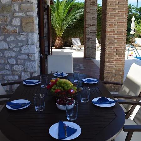 Julieta Stone Villa Antipata (Erisos)